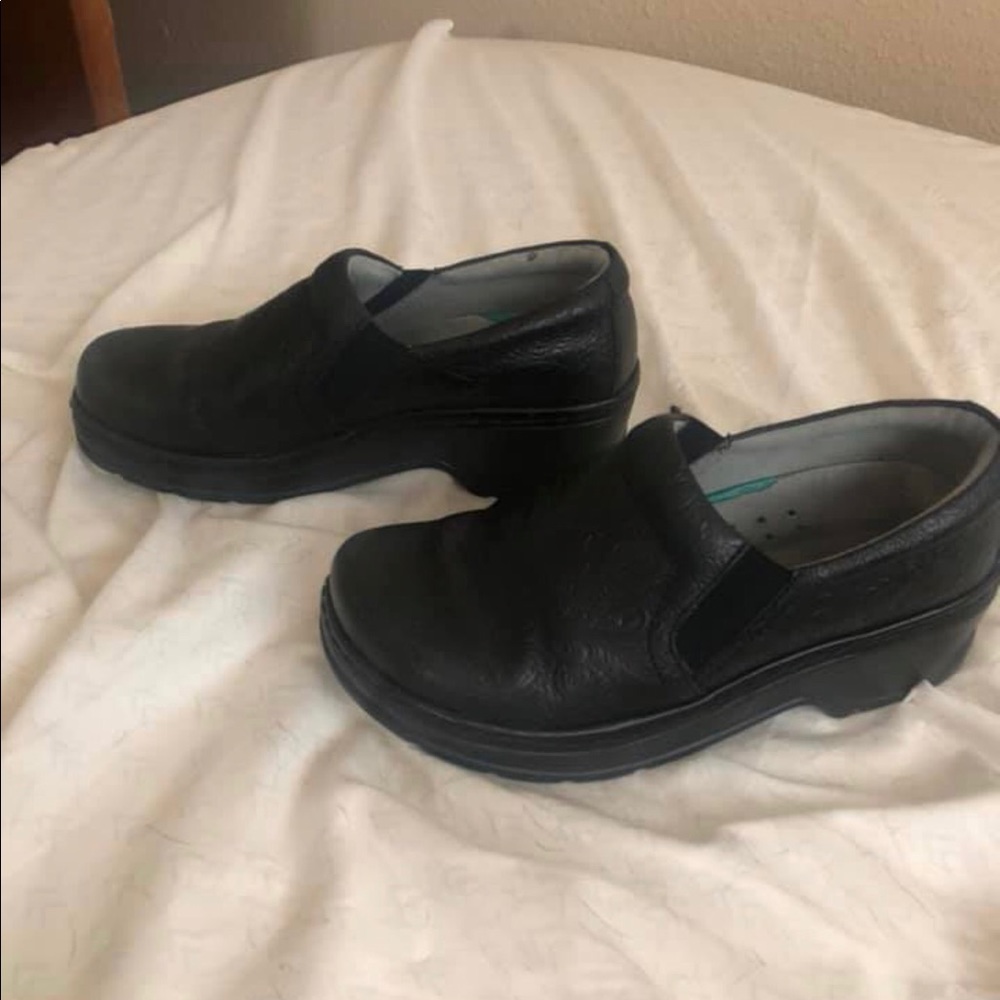 Klogs size 6